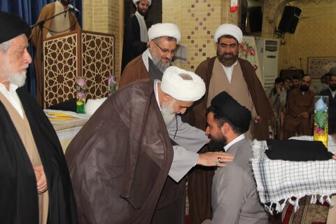 تصاویر / مراسم عمامه گذاری طلاب مدارس علمیه استان قزوین