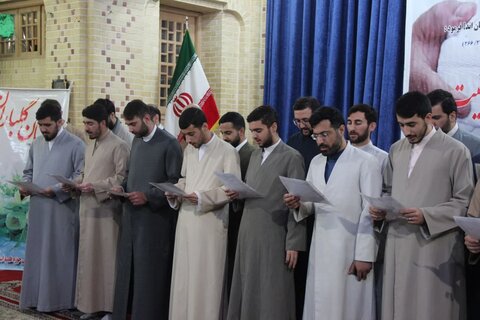 تصاویر / مراسم عمامه گذاری طلاب مدارس علمیه استان قزوین