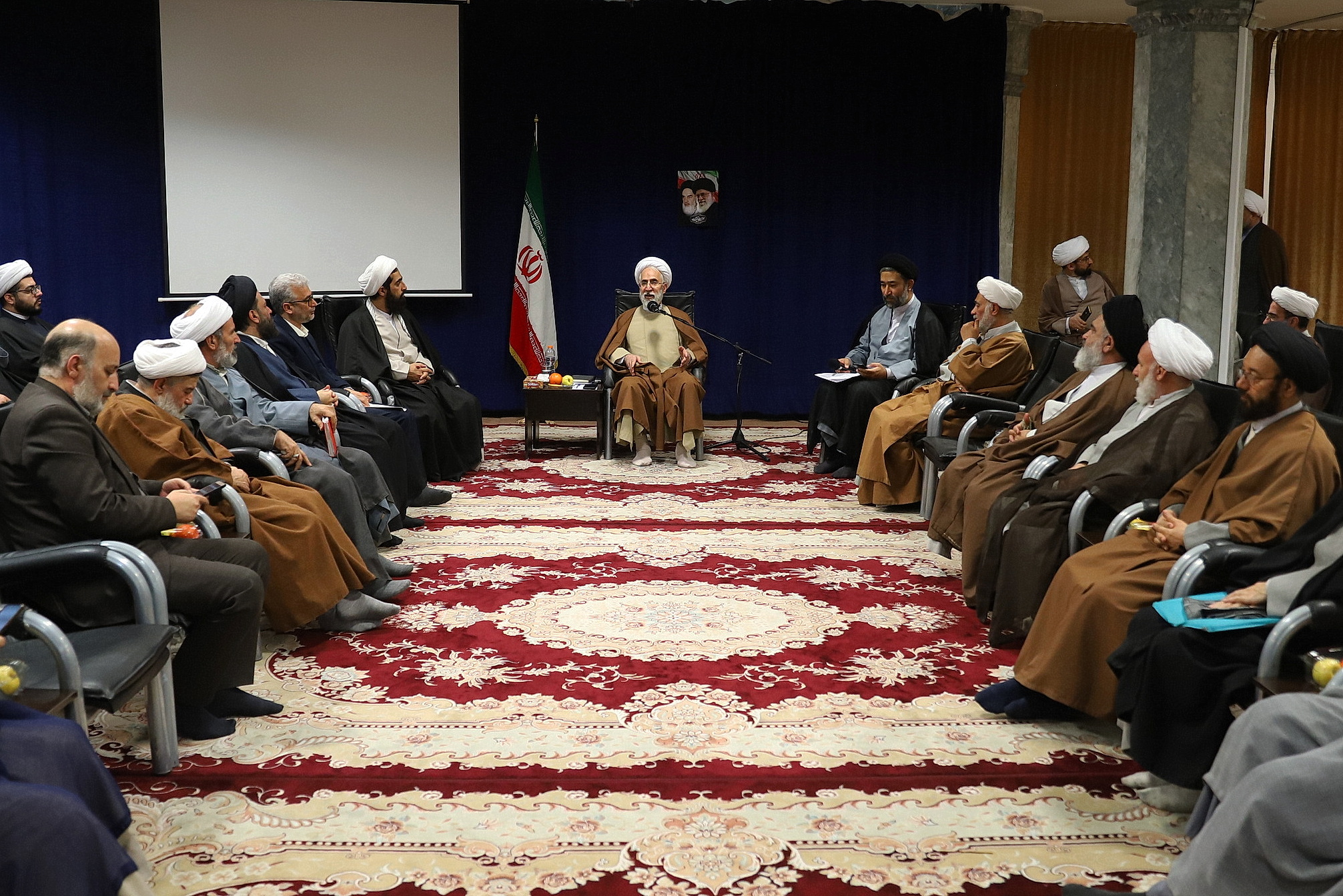 تصاویر/ نشست عمومی مدیران مدارس و معاونان حوزه با حضور دادستان کل کشور