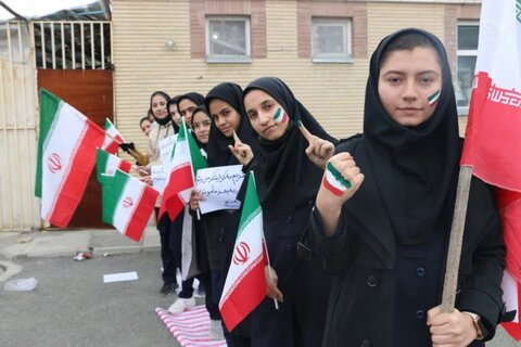 تصاویر/ تجمع «ما موندیم نه تو» نوجوانان شهرستان کامیاران