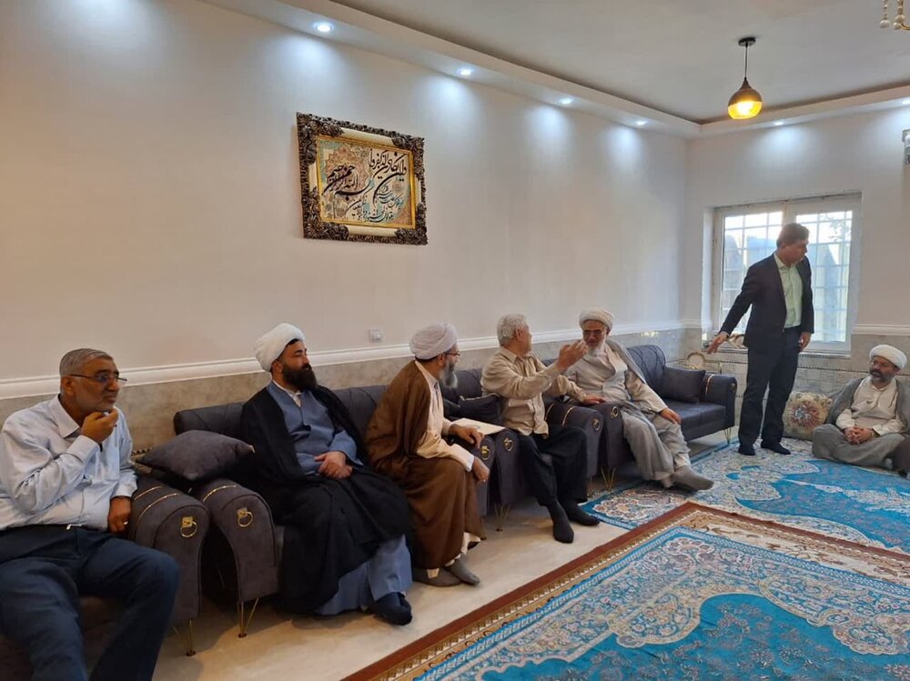 دیدار نماینده ولی فقیه در هرمزگان با خانواده شاهد و ایثارگر قشم+ عکس