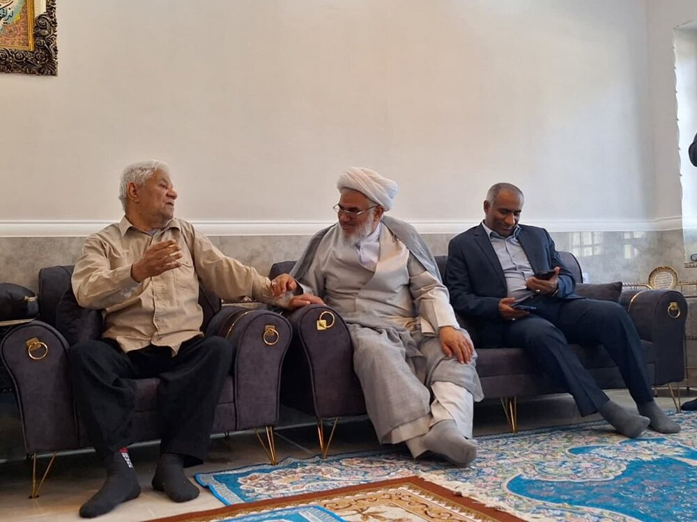 دیدار نماینده ولی فقیه در هرمزگان با خانواده شاهد و ایثارگر قشم+ عکس