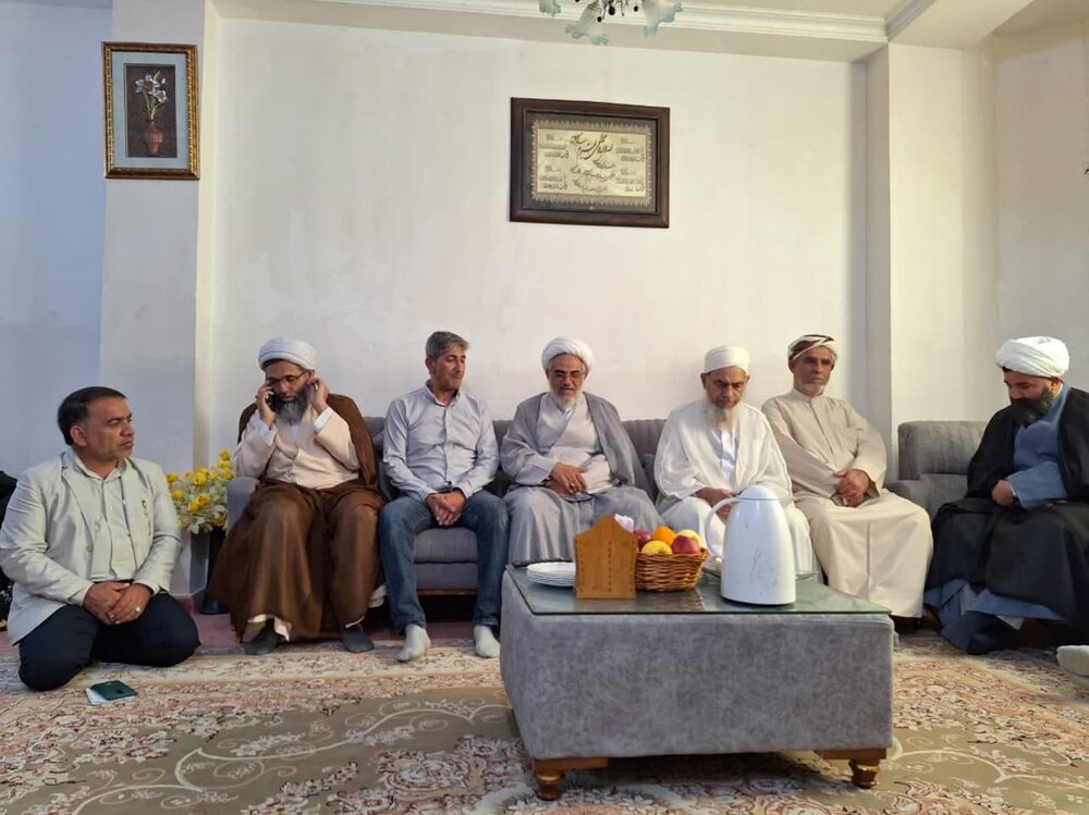 دیدار نماینده ولی فقیه در هرمزگان با خانواده شاهد و ایثارگر قشم+ عکس