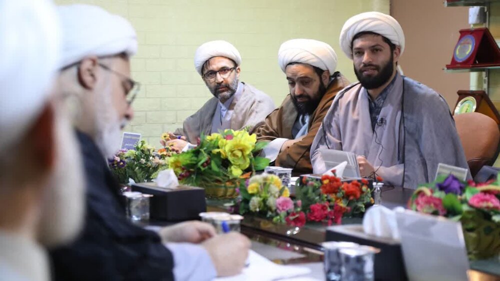 خداداده: تربیت توحیدی باید مبنای همه فعالیتهای مسجد شود/ نهاوندی: عطش نسل جوان به عرفان، شدید است