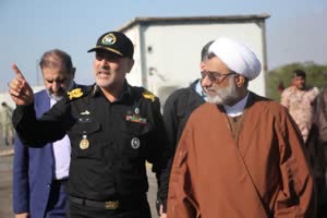 بازدید دبیر شورای عالی انقلاب فرهنگی از دستاوردهای نیروی دریایی ارتش در بندرعباس