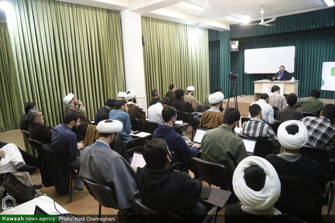 بالصور/ إقامة ندوة علمية بعنوان "أئمة الشيعة عليهم السلام من منظور الباحثين الغربيين" بمدينة قم المقدسة