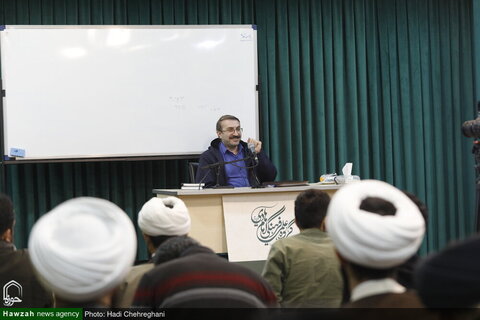 بالصور/ إقامة ندوة علمية بعنوان "أئمة الشيعة عليهم السلام من منظور الباحثين الغربيين" بمدينة قم المقدسة