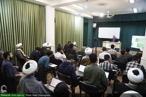 بالصور/ إقامة ندوة علمية بعنوان "أئمة الشيعة عليهم السلام من منظور الباحثين الغربيين" بمدينة قم المقدسة