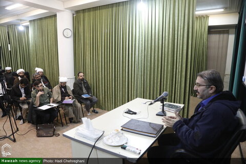 بالصور/ إقامة ندوة علمية بعنوان "أئمة الشيعة عليهم السلام من منظور الباحثين الغربيين" بمدينة قم المقدسة