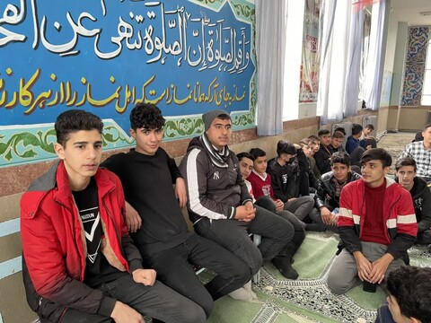 تصاویر | دیدار صمیمی امام جمعه شهرستان مرند با دانش آموزان دبیرستان معلم