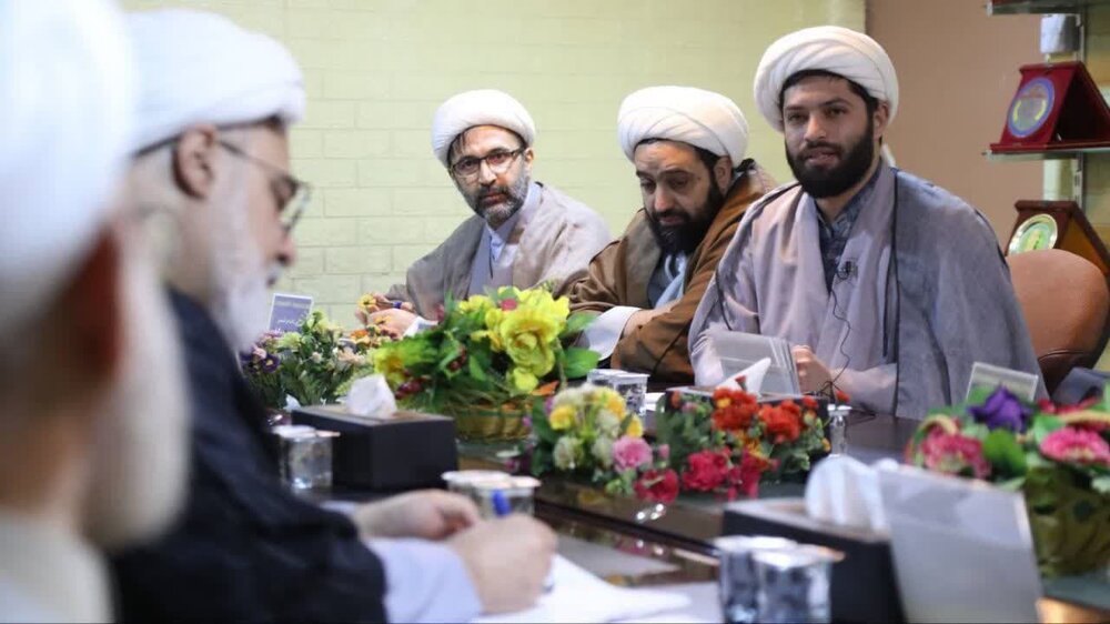 حجت الاسلام و المسلمین حسن رمضانی: یک امام جماعت با اخلاق میتواند در هر محله مثل خورشید بدرخشد/ حجت الاسلام و المسلمین نعمانی: روحانی در همه حال باید دغدغه مردم را داشته باشد