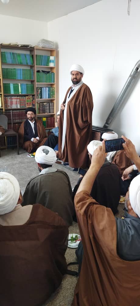 दिल लगाकर मुहम्मद और उनके के परिवार के ज्ञान से स्वंय को सुशोभित करें