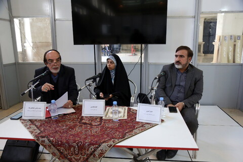 تصاویر/ نشست «هم‌گرایی رسانه‌های سنتی و رسانه‌های نوین در نشر ارزش‌های دینی» در نمایشگاه رسانه‌های ایران