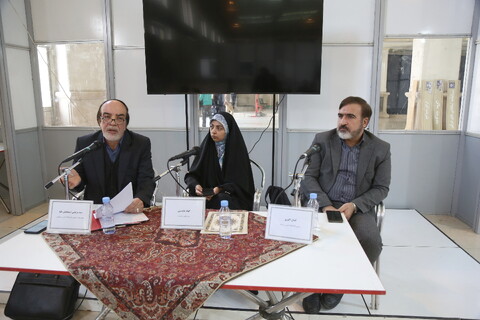 تصاویر/ نشست «هم‌گرایی رسانه‌های سنتی و رسانه‌های نوین در نشر ارزش‌های دینی» در نمایشگاه رسانه‌های ایران