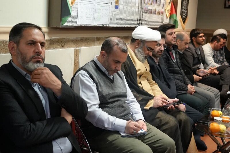 نشست استاندار کرمانشاه با فعالان فرهنگی محلات شهر کرمانشاه+عکس