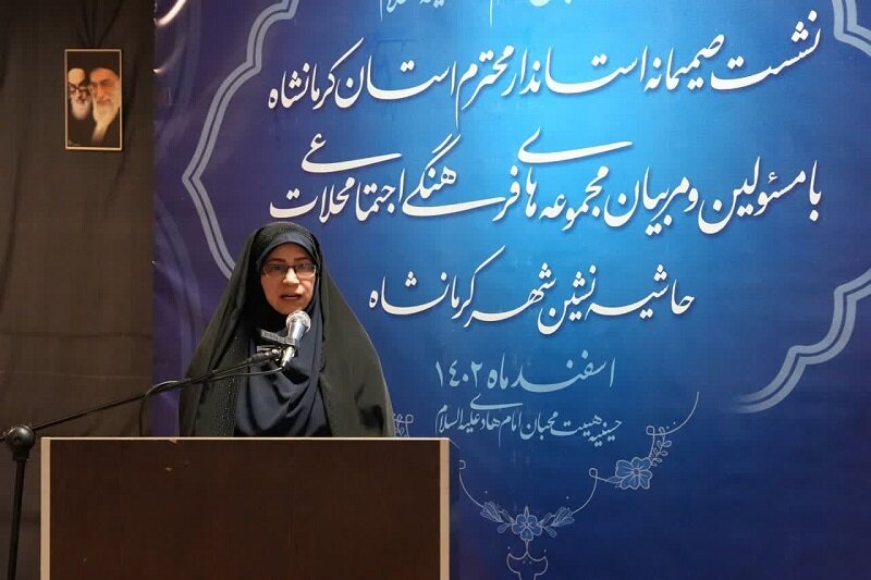 نشست استاندار کرمانشاه با فعالان فرهنگی محلات شهر کرمانشاه+عکس