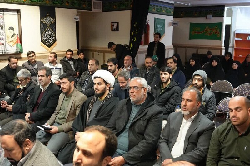 نشست استاندار کرمانشاه با فعالان فرهنگی محلات شهر کرمانشاه+عکس