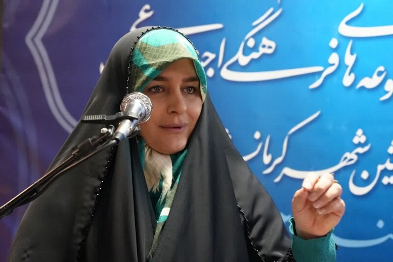 نشست استاندار کرمانشاه با فعالان فرهنگی محلات شهر کرمانشاه+عکس