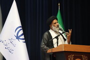 اولین رسالت در عرصه خدمت به مردم تقویت بنیه انقلاب اسلامی ایران باشد