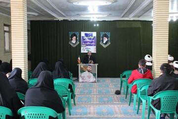 تصاویر/ نشست بصیرت سیاسی در حوزه علمیه تکاب