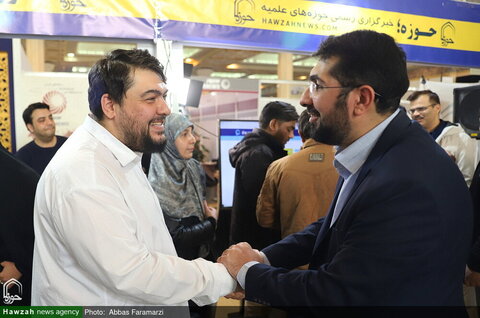 بالصور/ مراسيم إزاحة الستار عن موقع وكالة أنباء الحوزة باللغة الهندية في معرض الإعلام بالعاصمة الإيرانية طهران