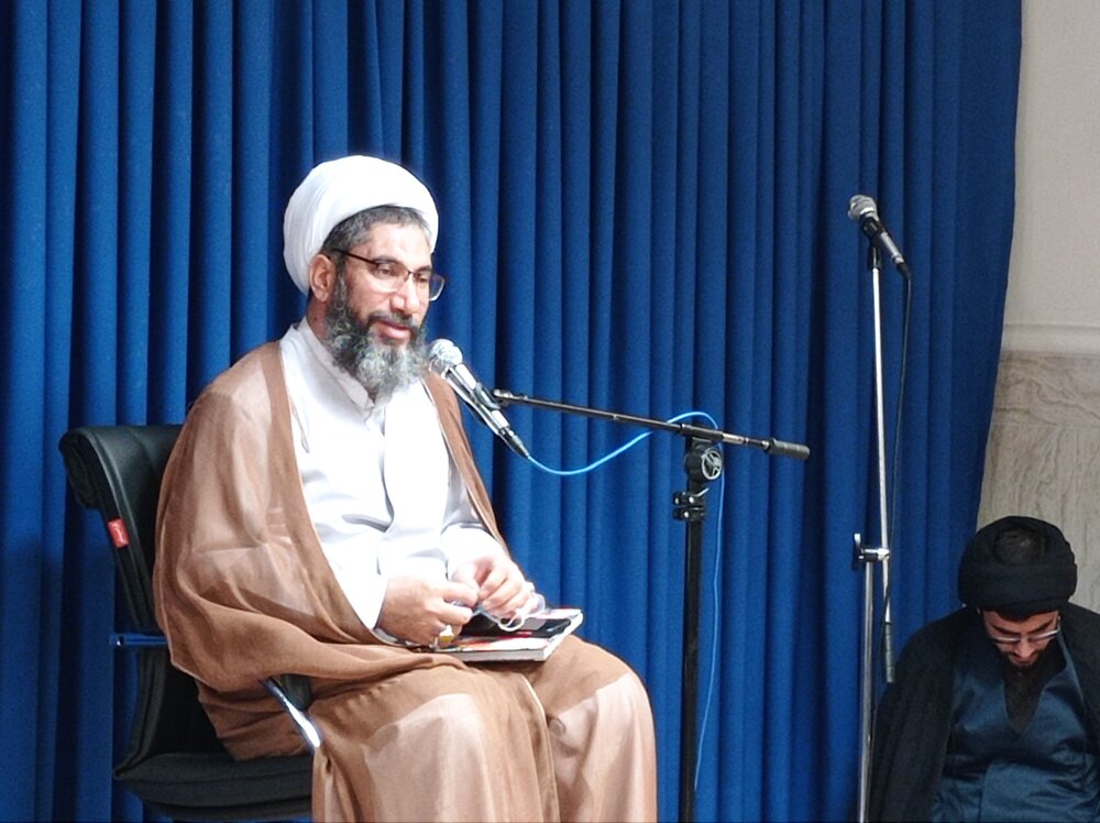 مشکل دشمن با عمامه ما نیست؛ با فکر ما مخالف است