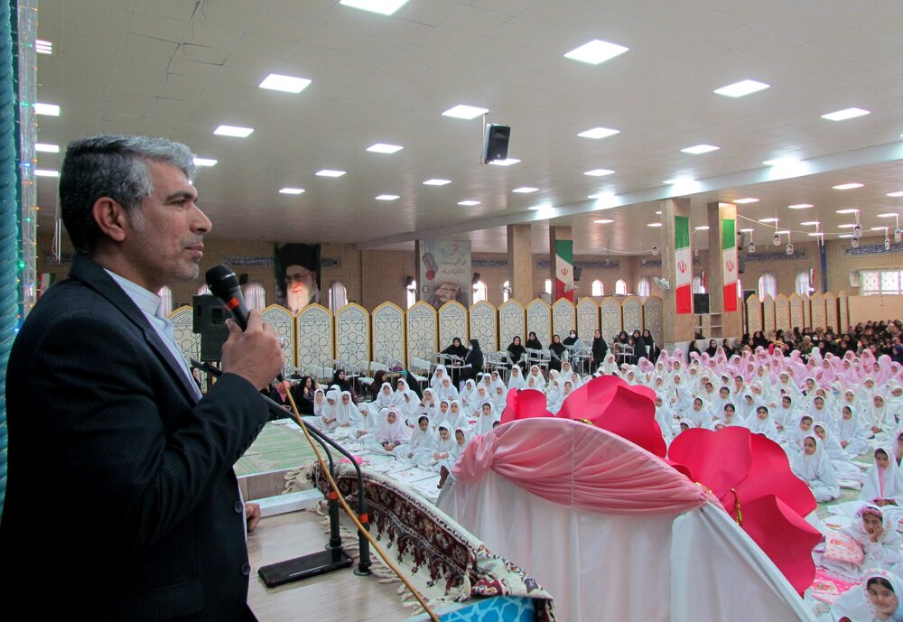 جشن تکلیف ۵۶۰ دانش‌آموز دختر شهرستان دیّر برگزار شد