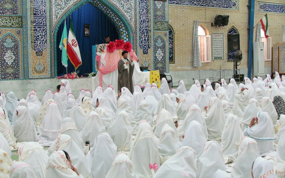 جشن تکلیف ۵۶۰ دانشآموز دختر شهرستان دیّر برگزار شد