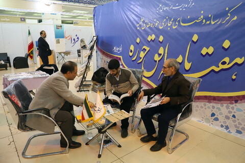 تصاویر/ غرفه هفته نامه افق حوزه در بیست و چهارمین نمایشگاه رسانه‌های ایران