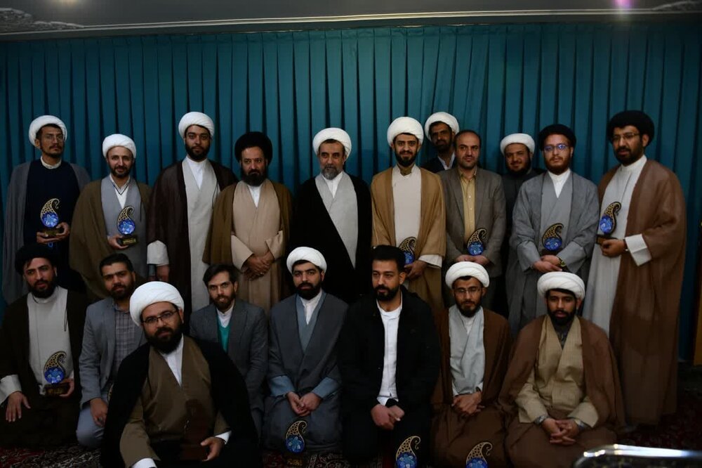 فلسفه تشکیل حوزه های علمیه و رسالت اصلی روحانیت، تبلیغ است