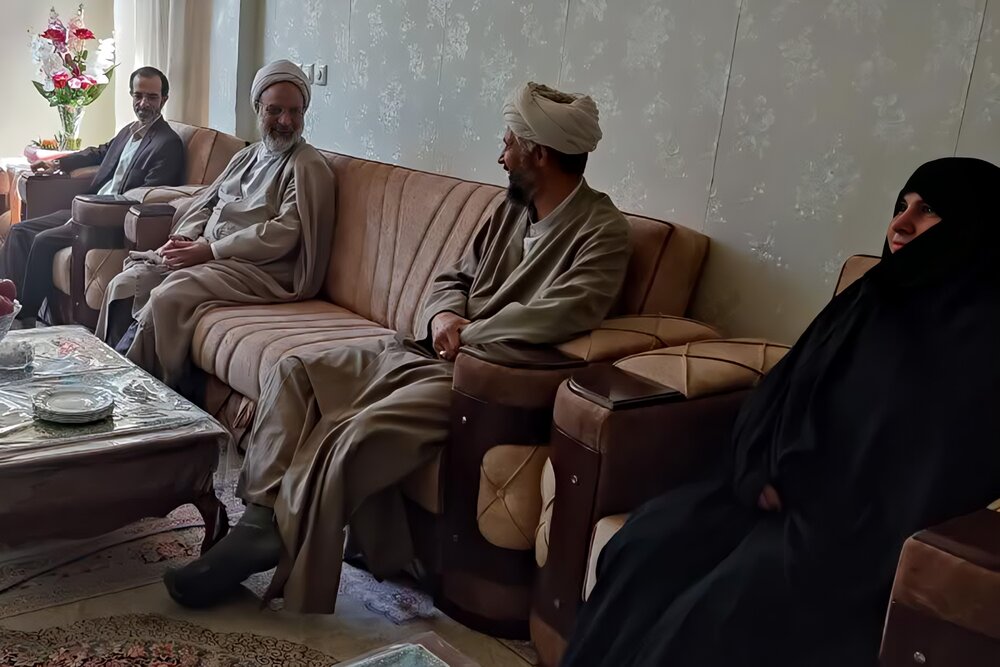 تکریم از استاد نمونه کشوری حوزه علمیه خواهران یزد+عکس