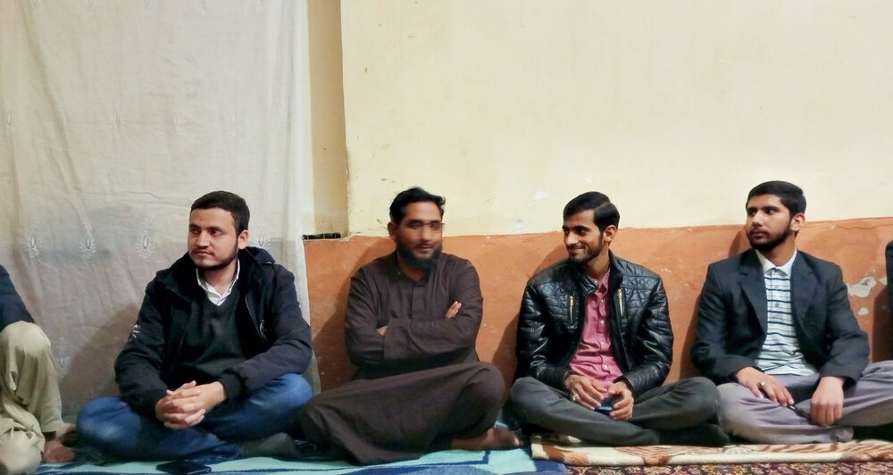 मदरसा इमाम हुसैन (अ) मे अली अकबर के जन्म और जवान दिवस के मौके पर जश्न का आयोजन