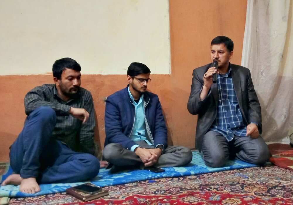 मदरसा इमाम हुसैन (अ) मे अली अकबर के जन्म और जवान दिवस के मौके पर जश्न का आयोजन