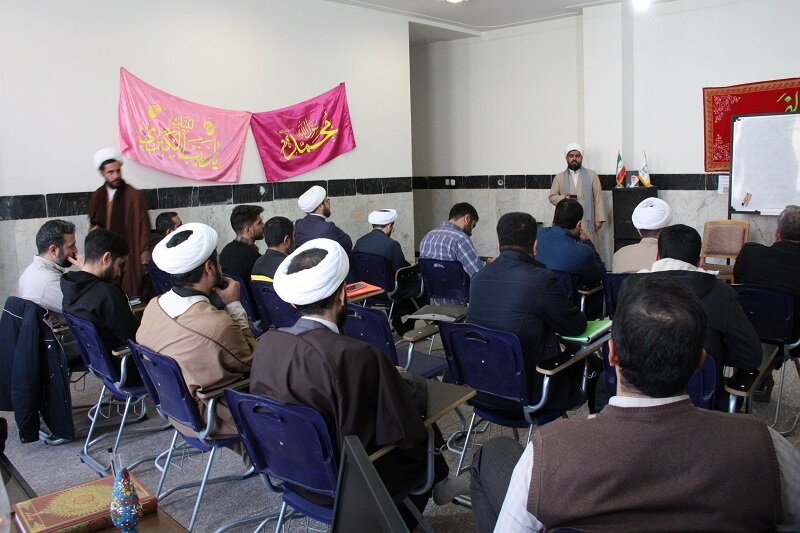 آئین تکریم مسئول برگزاری دوره های مشاوره اسلامی حوزه علمیه کرمانشاه+ عکس