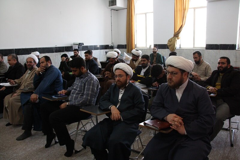 آئین تکریم مسئول برگزاری دوره های مشاوره اسلامی حوزه علمیه کرمانشاه+ عکس