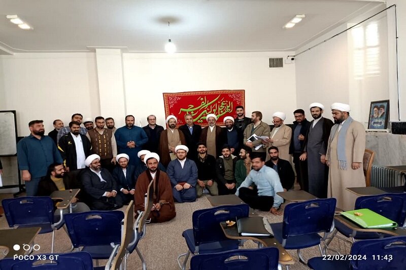 آئین تکریم مسئول برگزاری دوره های مشاوره اسلامی حوزه علمیه کرمانشاه+ عکس