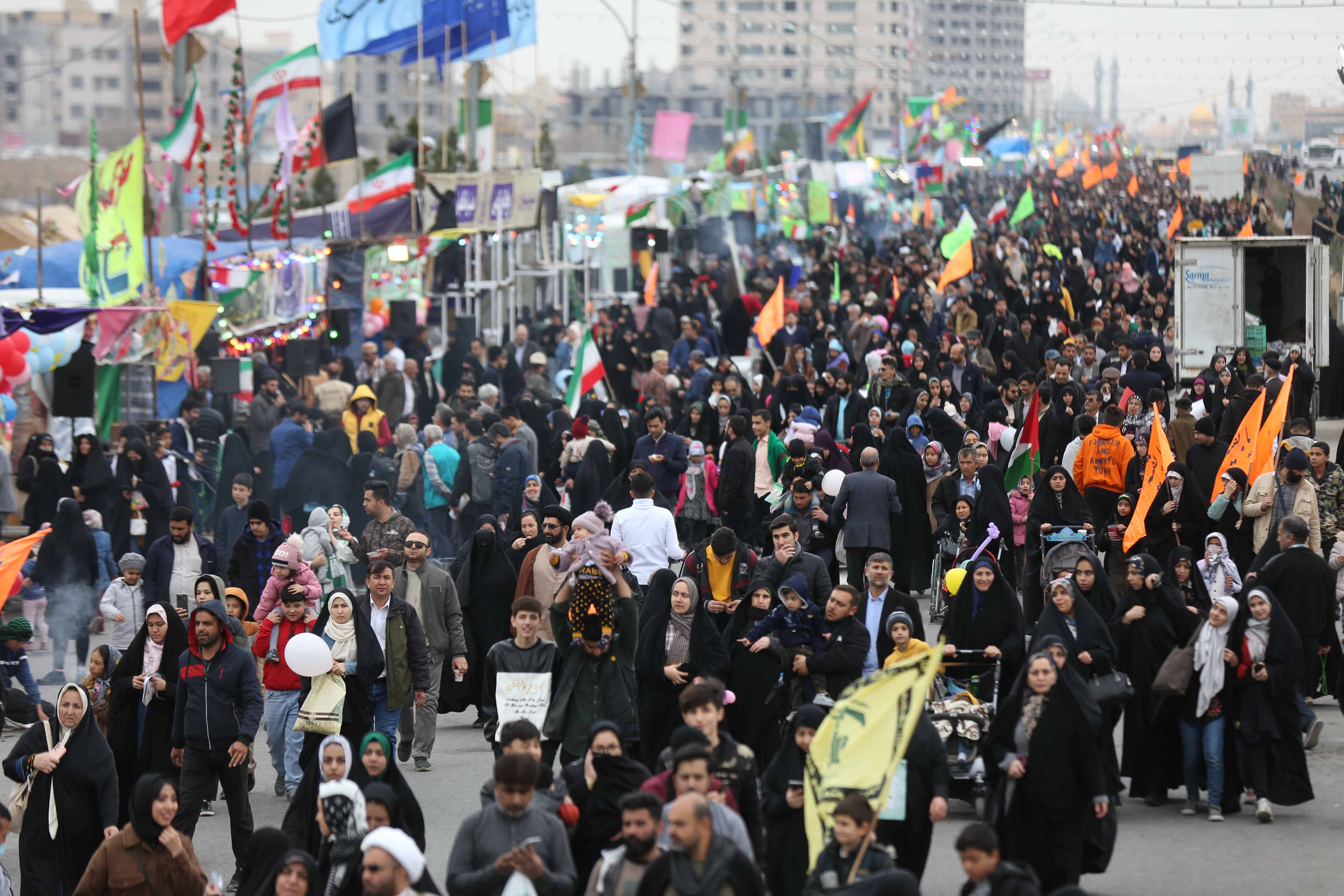 تصاویر/ جشن نیمه شعبان در مسیر بلوار پیامبر اعظم(ص)