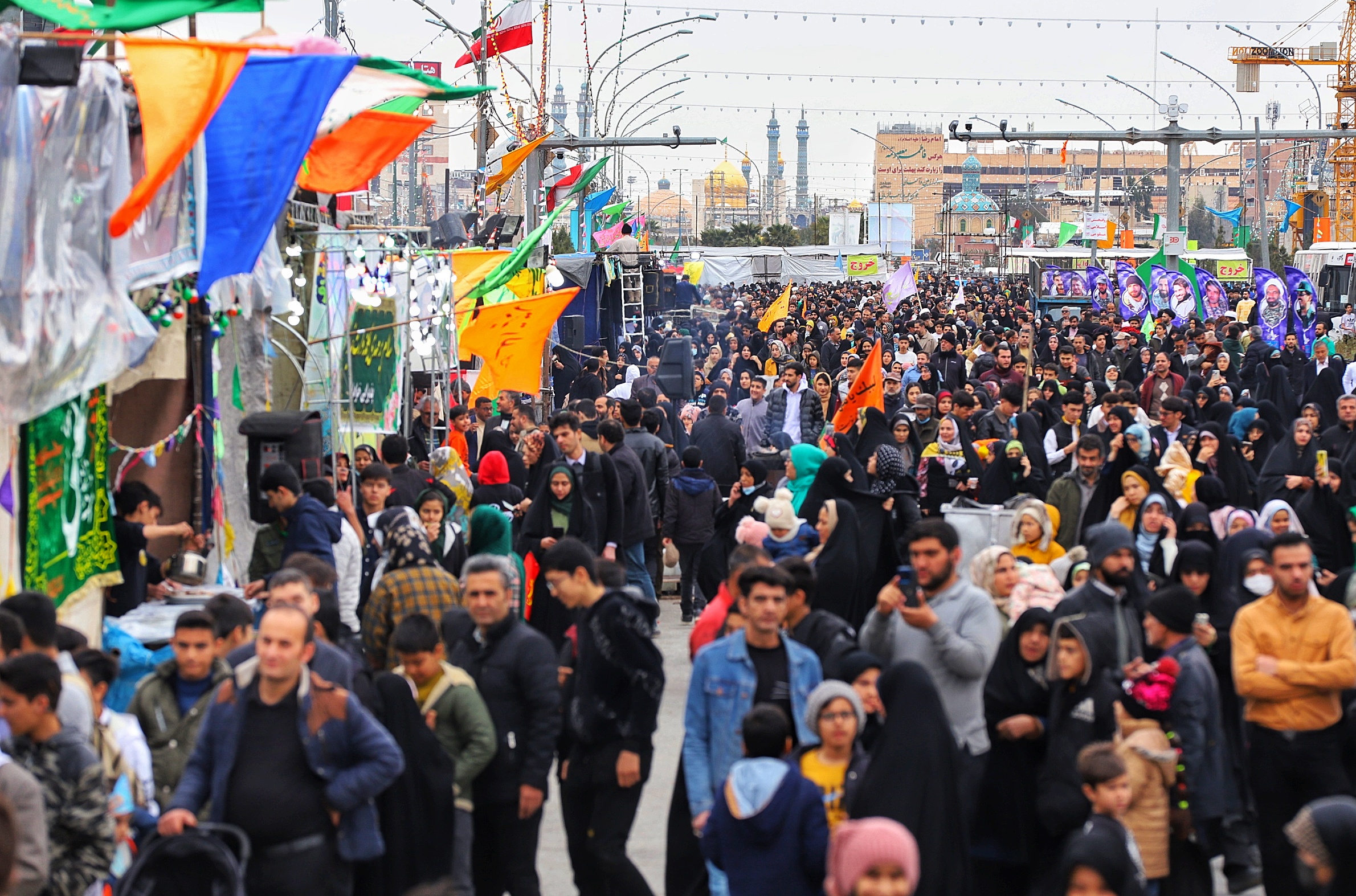 تصاویر/ جشن نیمه شعبان در مسیر حرم حضرت معصومه(س) تا مسجد مقدس جمکران