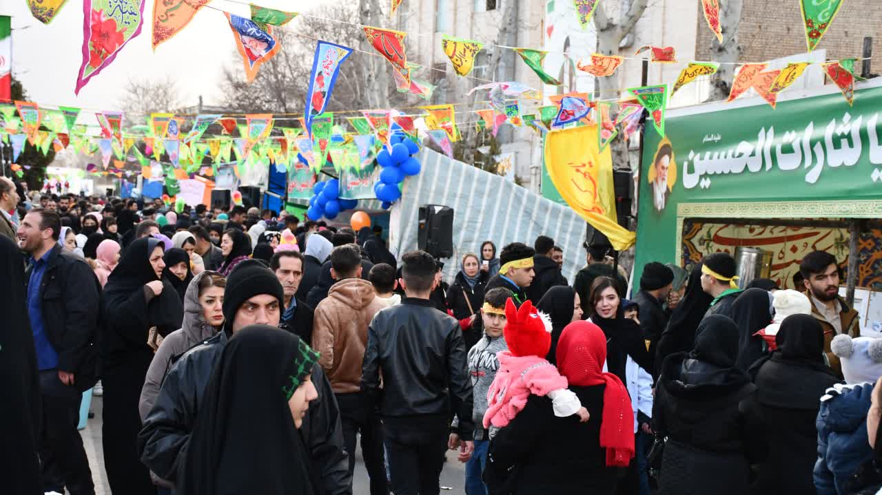 تصاویر/ جشن بزرگ خیابانی نیمه شعبان در خوی