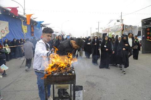 تصاویر / جشن نیمه شعبان در مسیر منتهی به مسجد مقدس جمکران