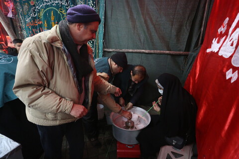 راهپیمایی نیمه شعبان زیر بارش برف در اصفهان