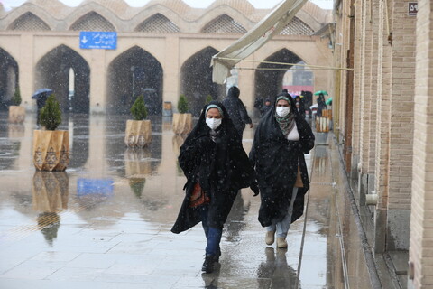 راهپیمایی نیمه شعبان زیر بارش برف در اصفهان