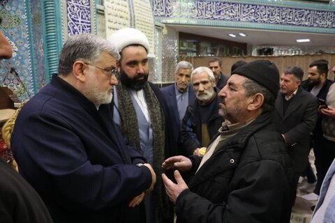 تصاویر/ حضور استاندار آذربایجانغربی در جمع نمازگزاران مسجد حضرت ابوالفضل ( علیه السلام ) اروميه