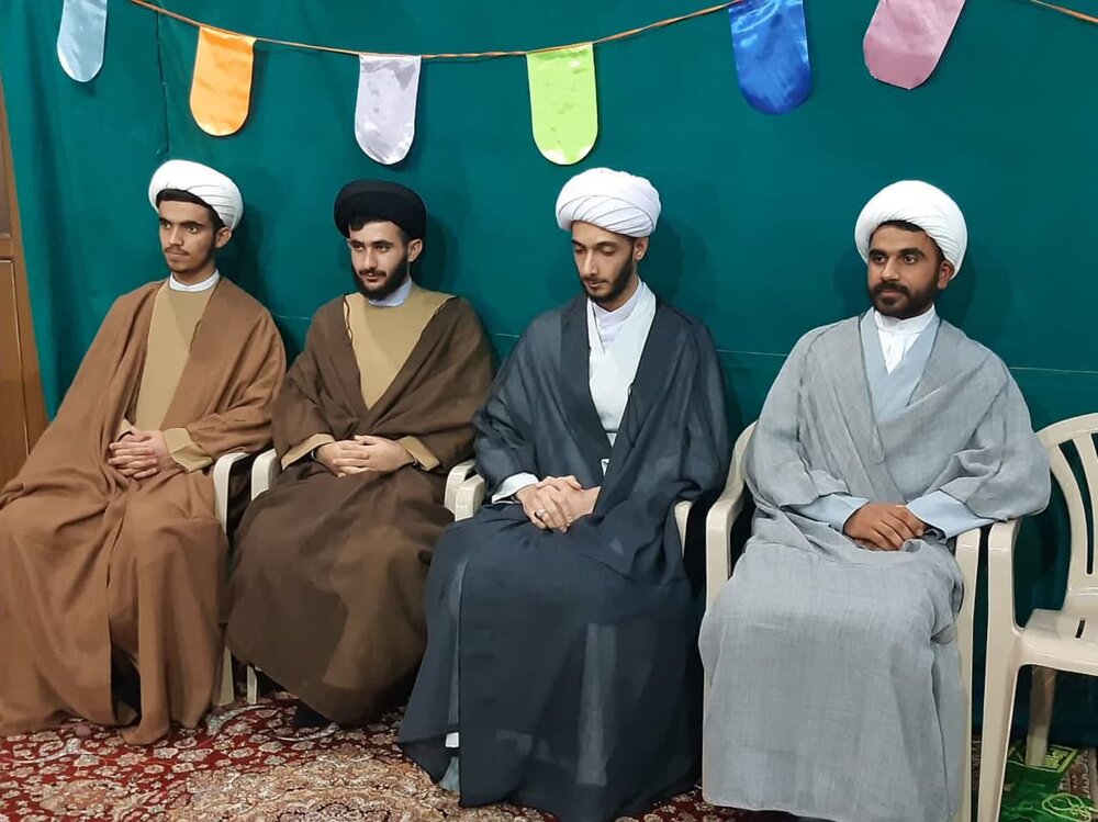 طلاب مدرسه علمیه المهدی(عج) آران و بیدگل معمم شدند+ عکس