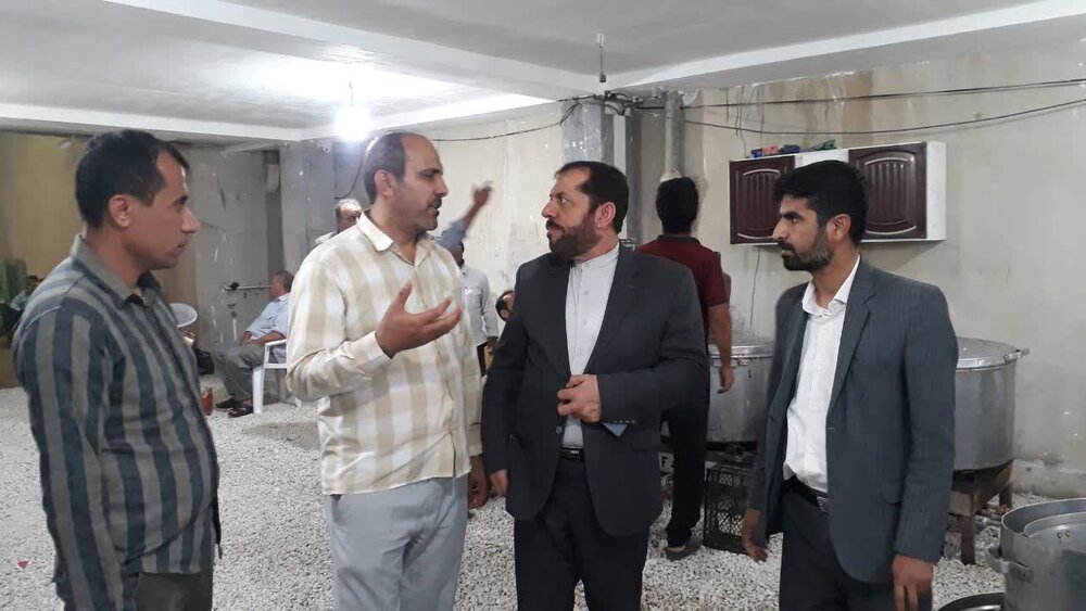 پخت غذای نذری نیمه شعبان در دوراهک با نیم قرن قدمت