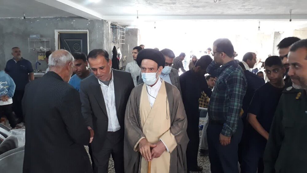 پخت غذای نذری نیمه شعبان در دوراهک با نیم قرن قدمت