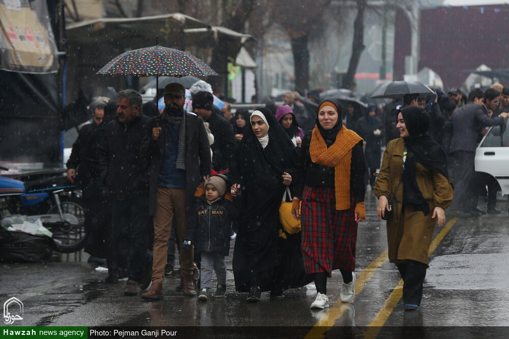 تصاویر/ راهپیمایی بزرگ نیمه شعبان زیر بارش برف در اصفهان