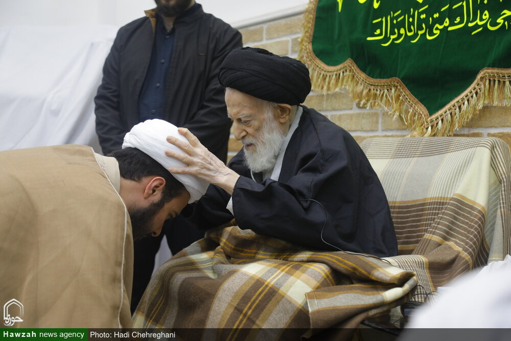 تصاویر/ نیمہ شعبان کے موقع پر آیت اللہ العظمیٰ شبیری زنجانی کے دست مبارک سے طلاب کی عمامہ گذاری