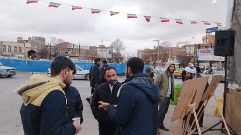 تصاویر/ تبلیغ چهره به چهره برای حضور حداکثری در انتخابات  توسط طلاب حوزه علمیه مرند