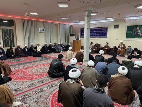 تصاویر نشست مبلغان بروجردی با امام جمعه شهرستان